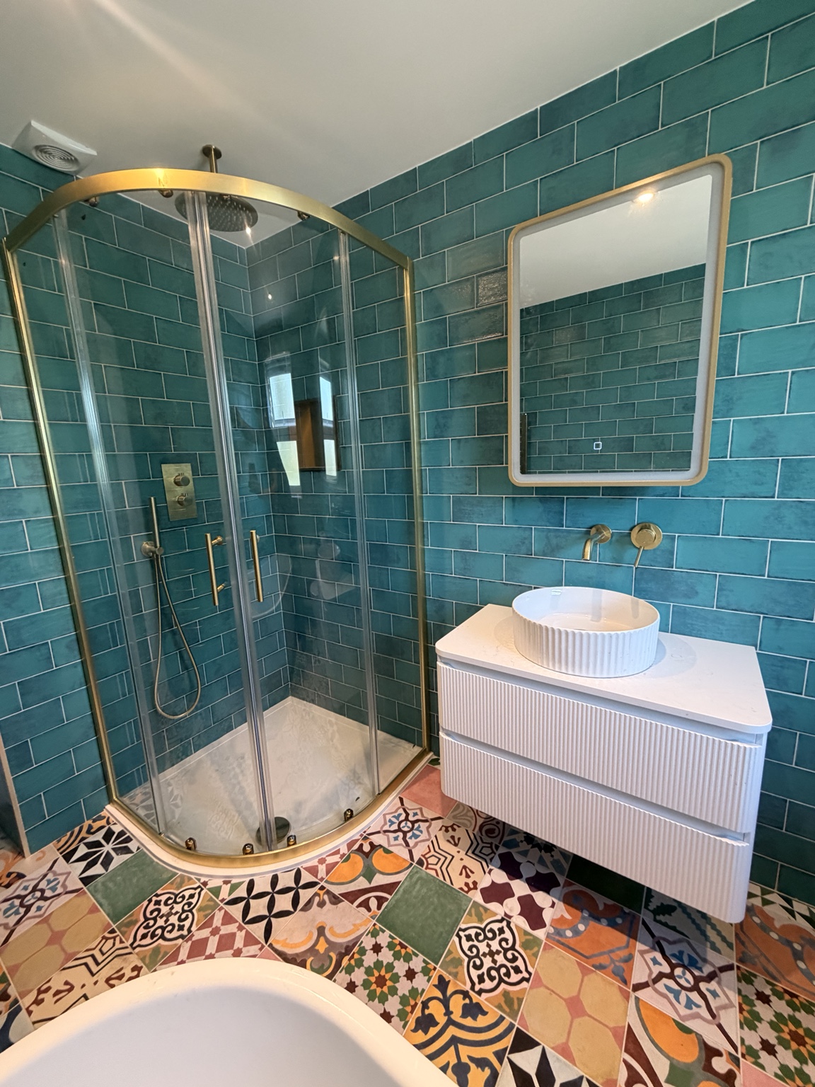 Patterned floor & brass details